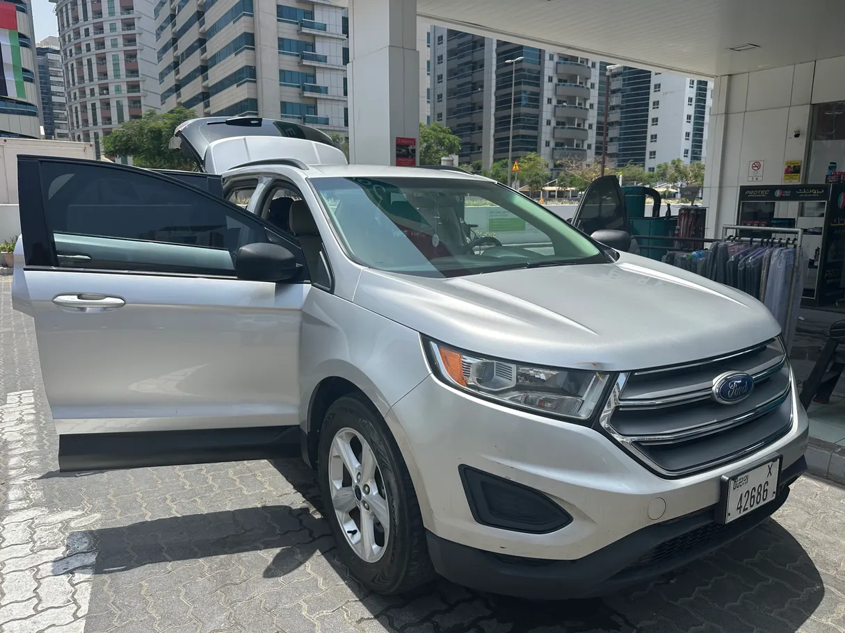 Car image 9