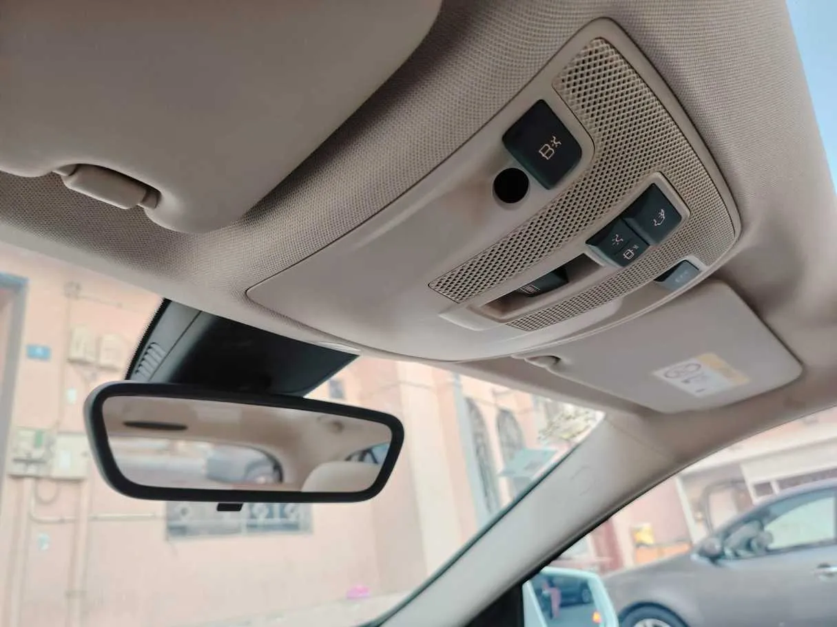 Car image 34
