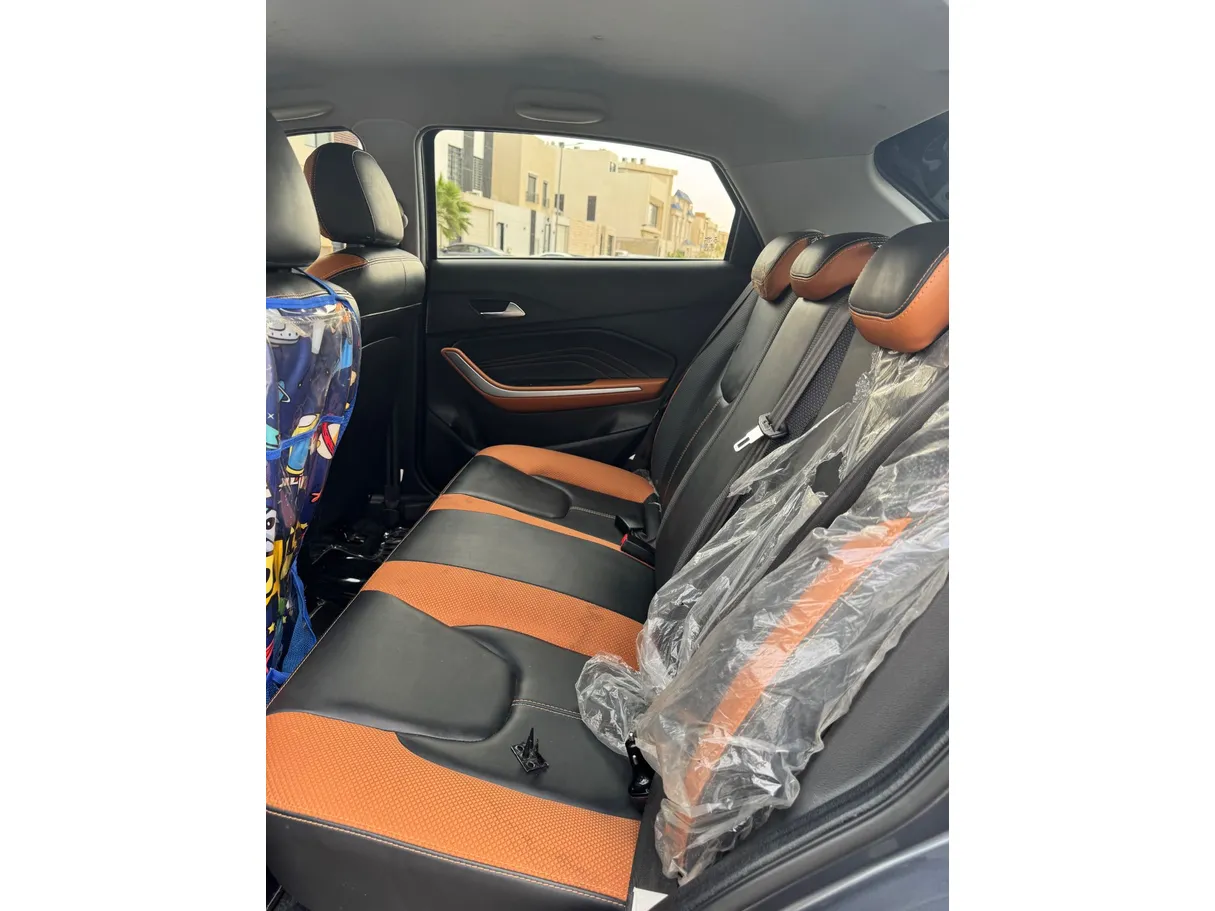 Car image 13