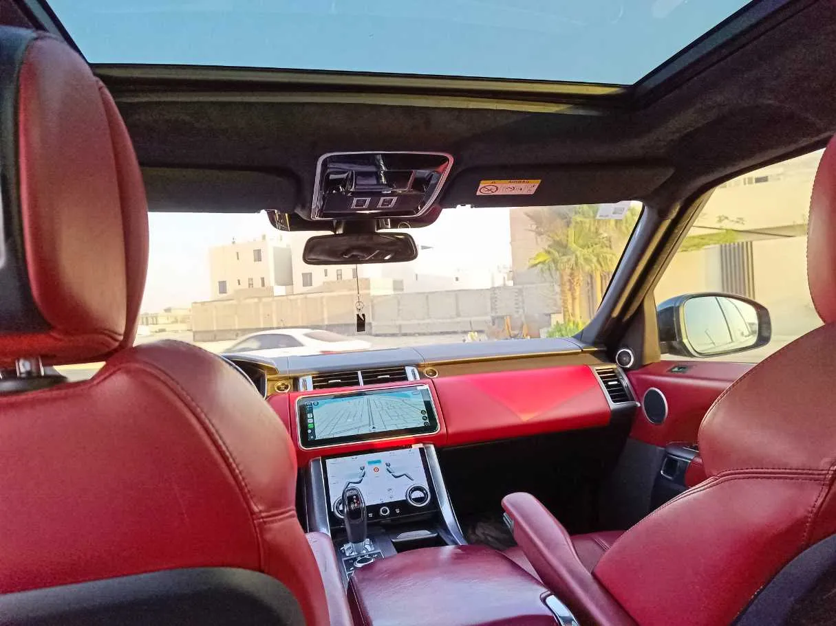 Car image 19