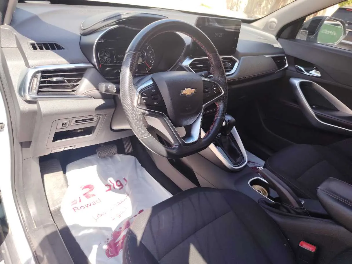 Car image 12