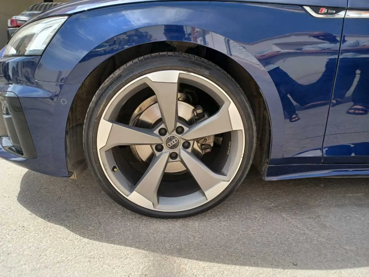 Car image 9