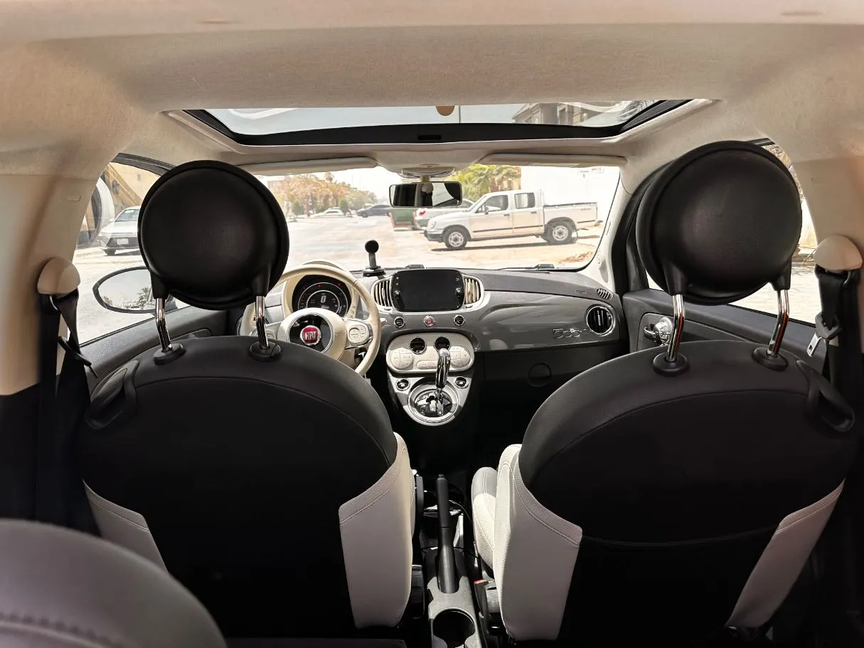Car image 14
