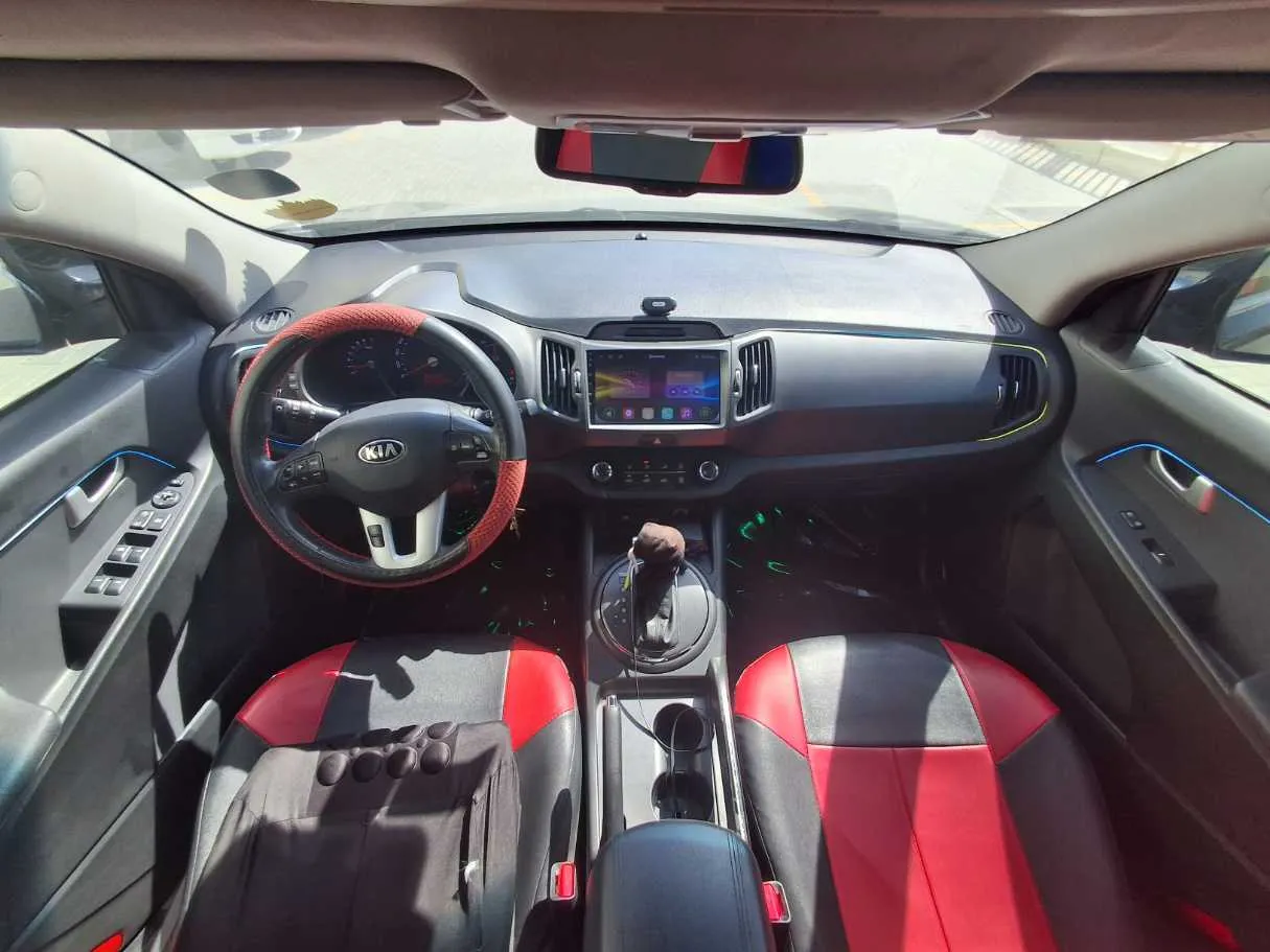 Car image 14