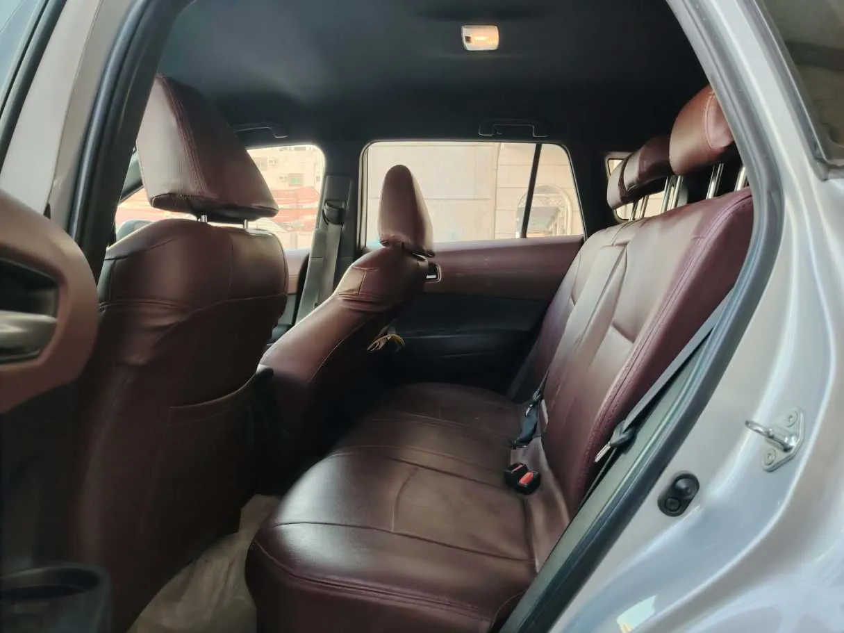 Car image 15