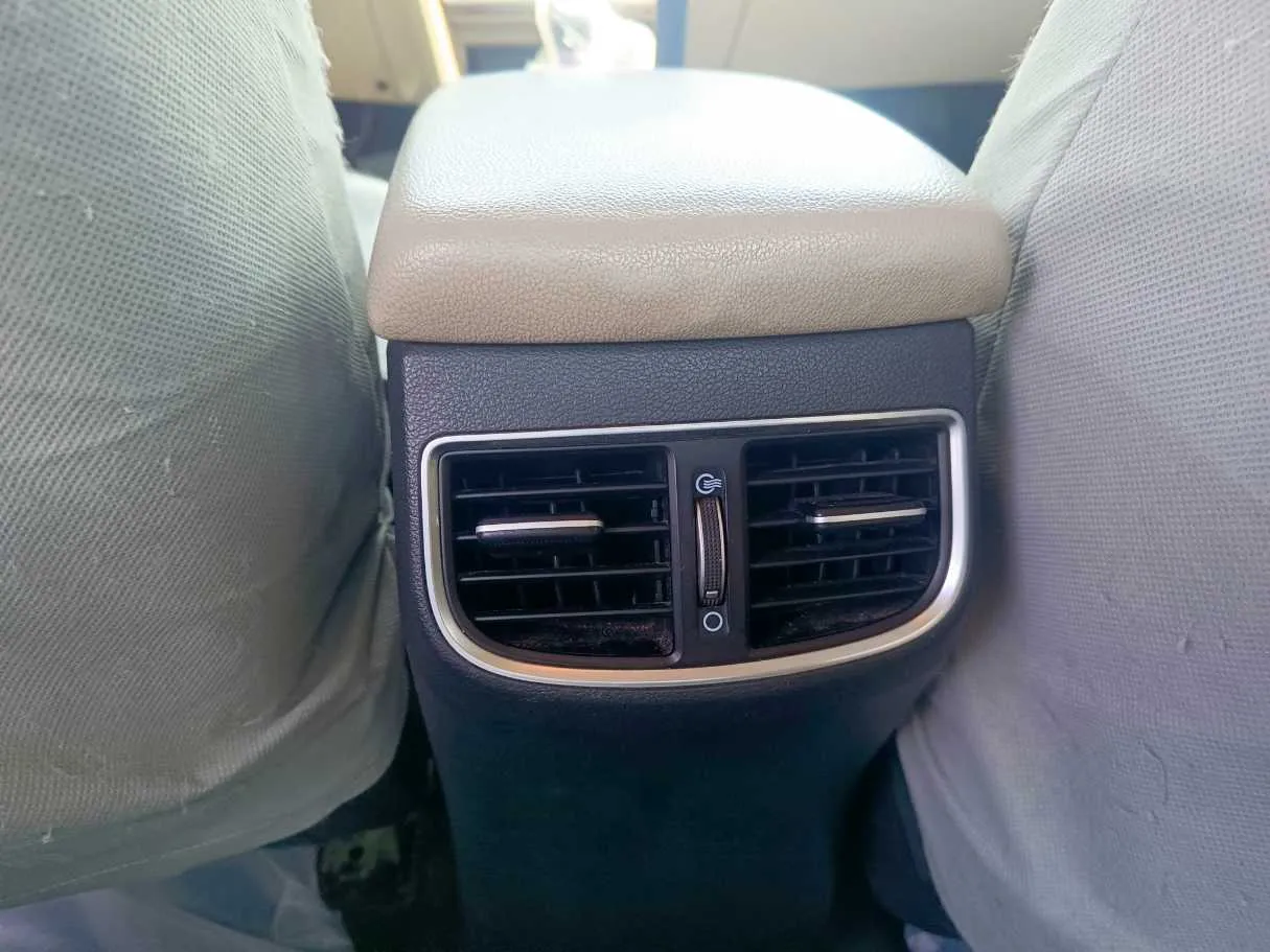 Car image 24