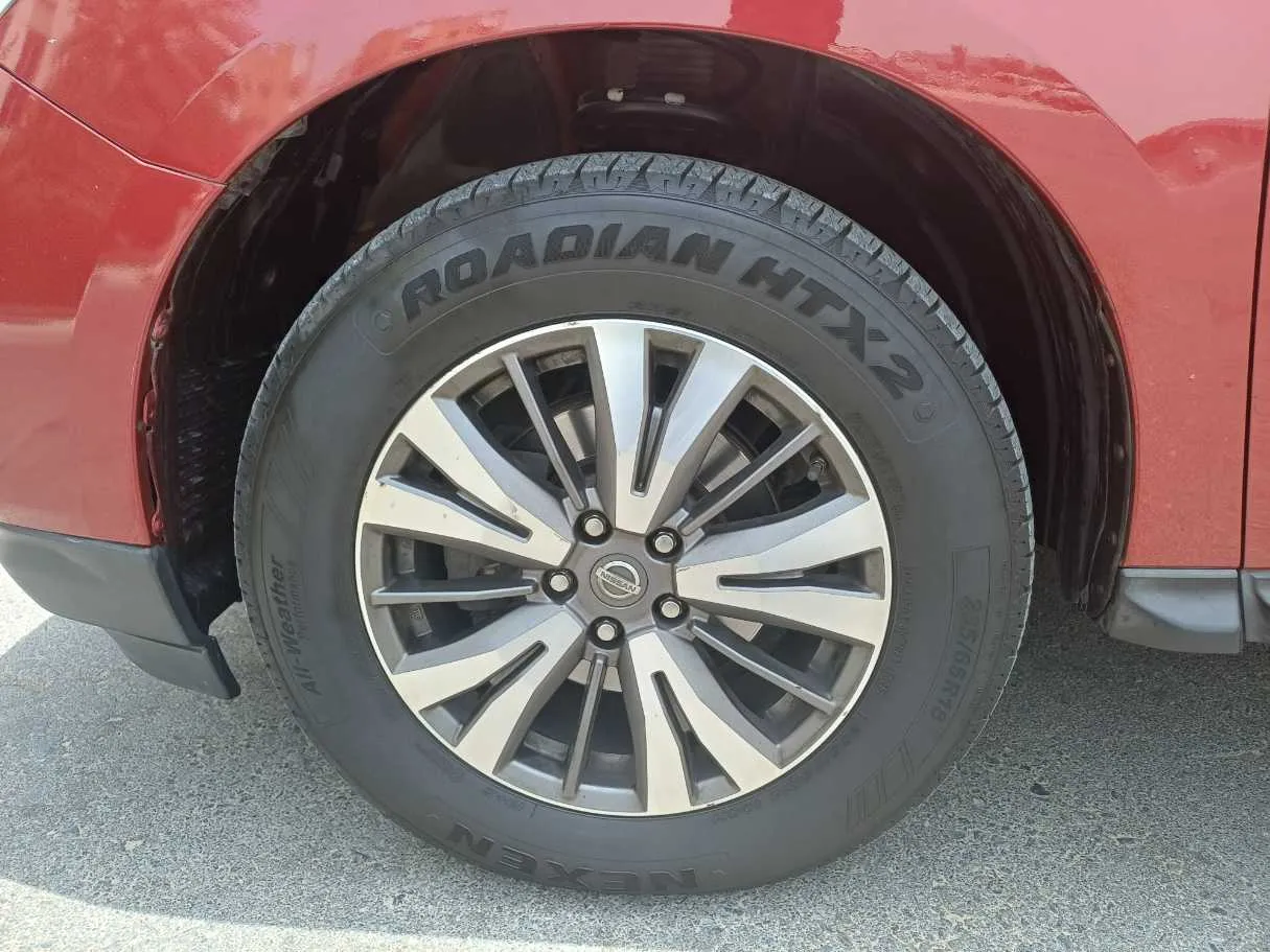 Car image 9