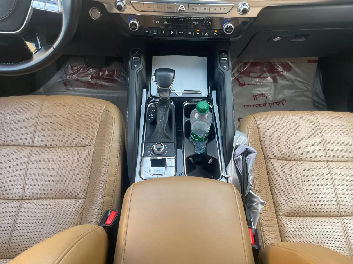 Car image 19