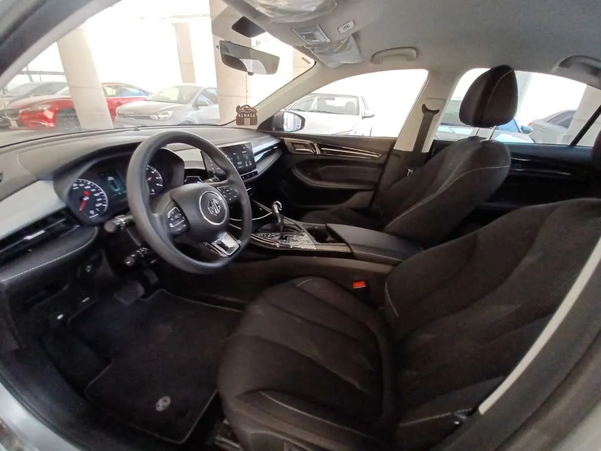 Car image 11