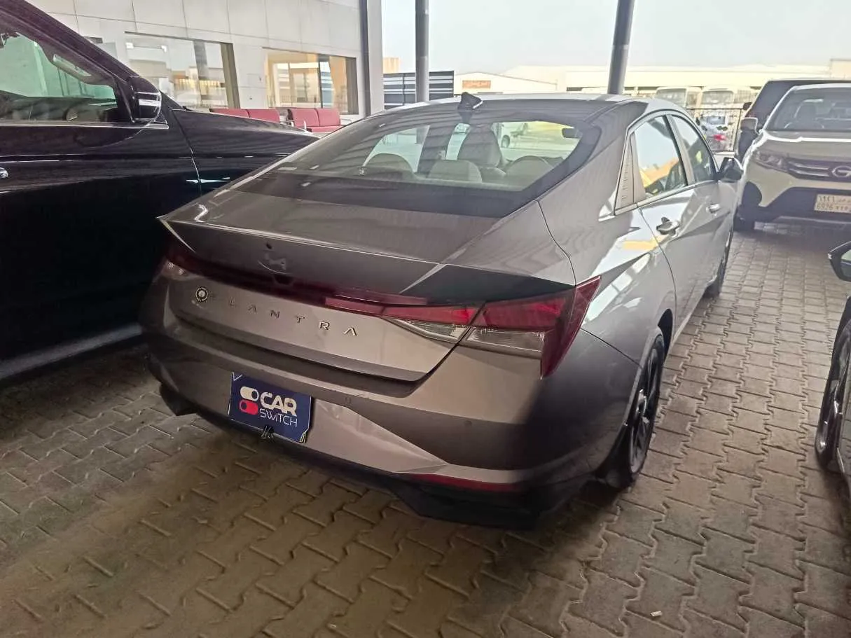 Car image 5