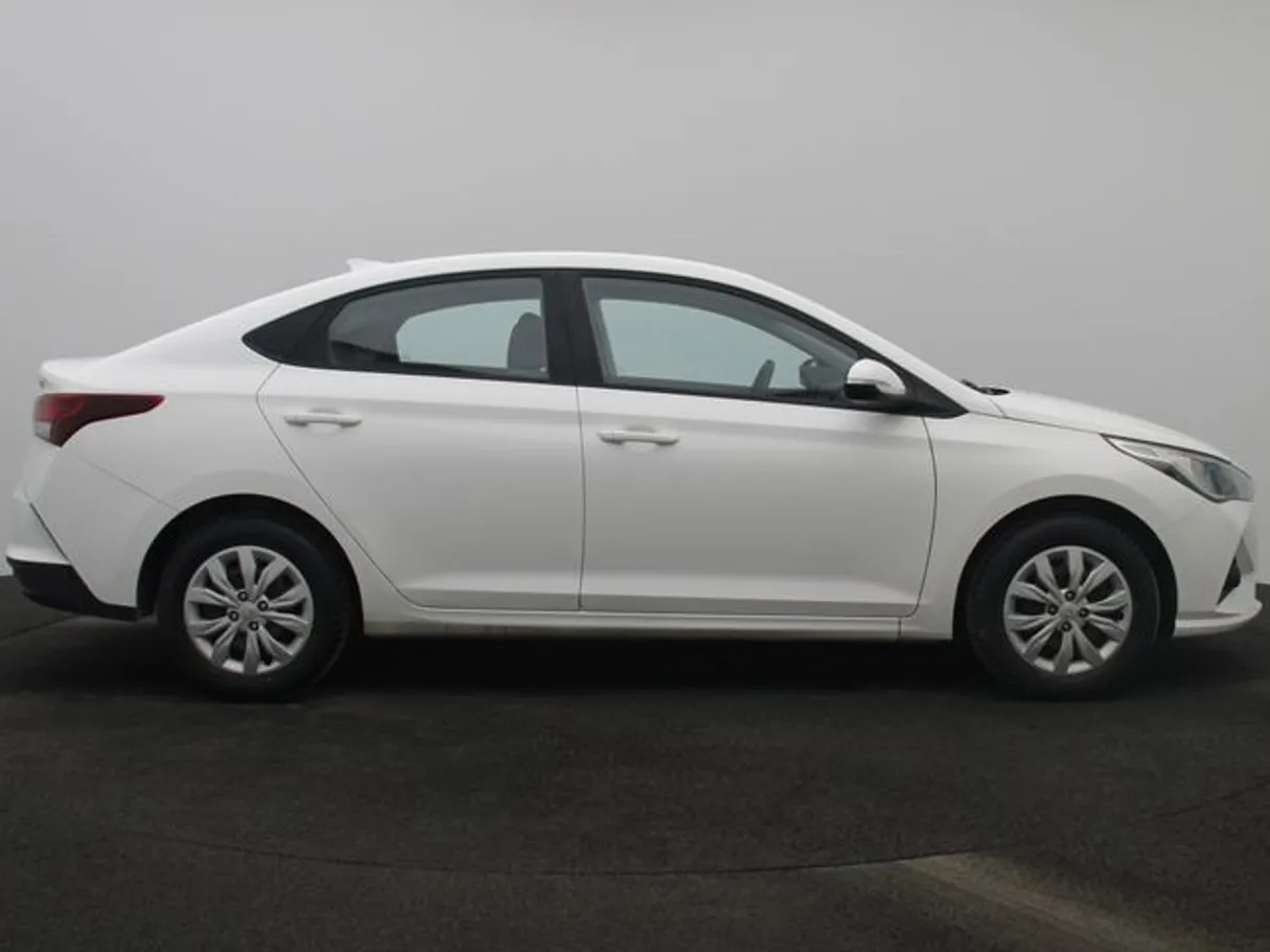 Car image 13