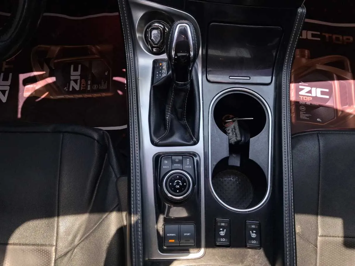 Car image 14
