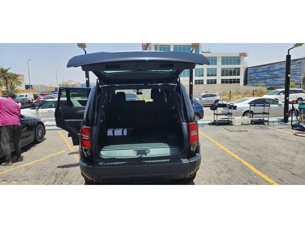 Car image 11