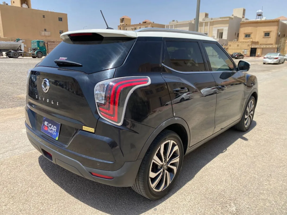 Car image 5