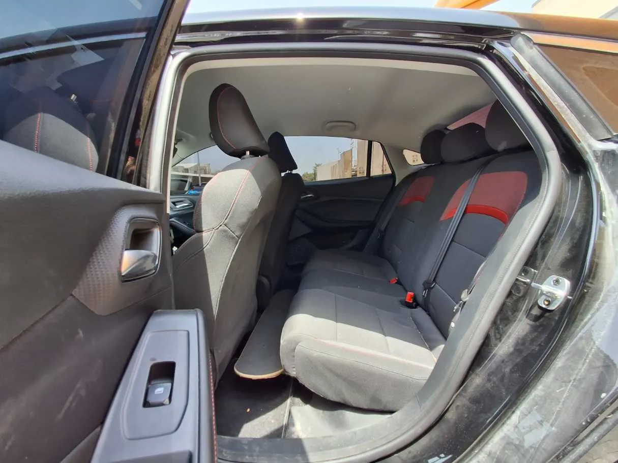 Car image 13