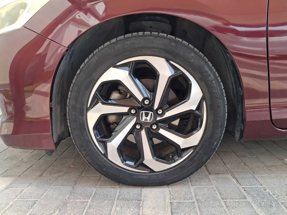 Car image 9