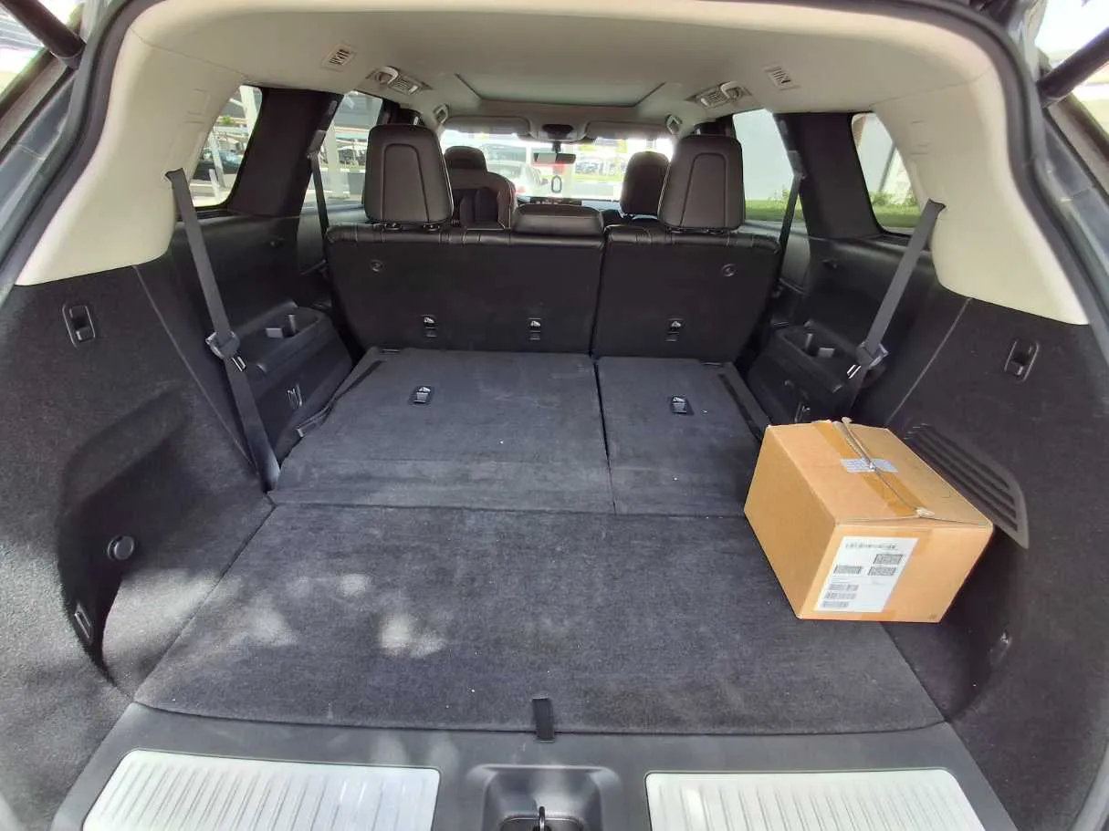 Car image 19
