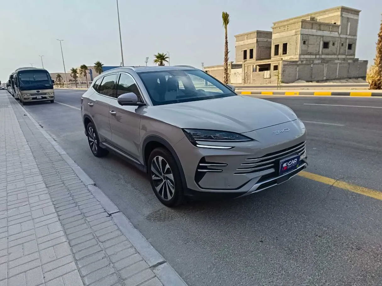 Car image 3