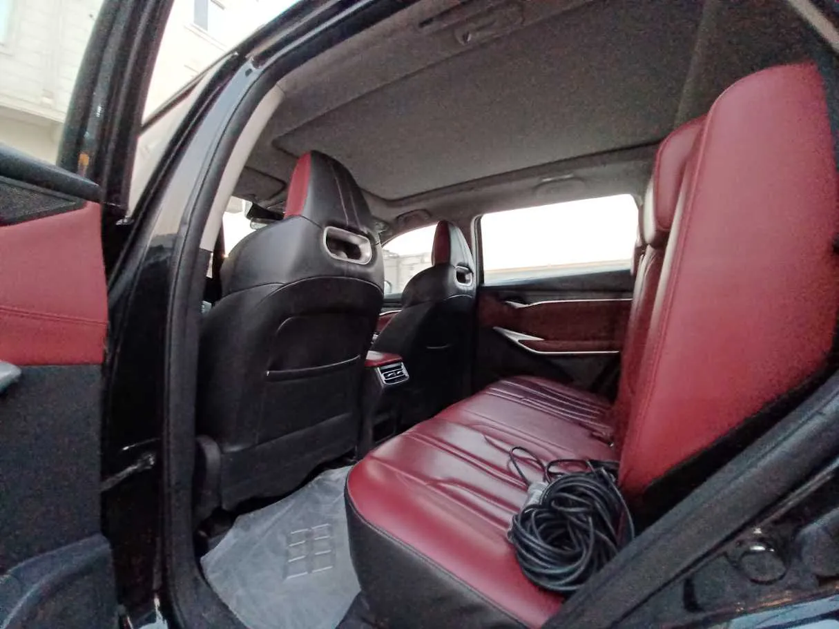 Car image 13