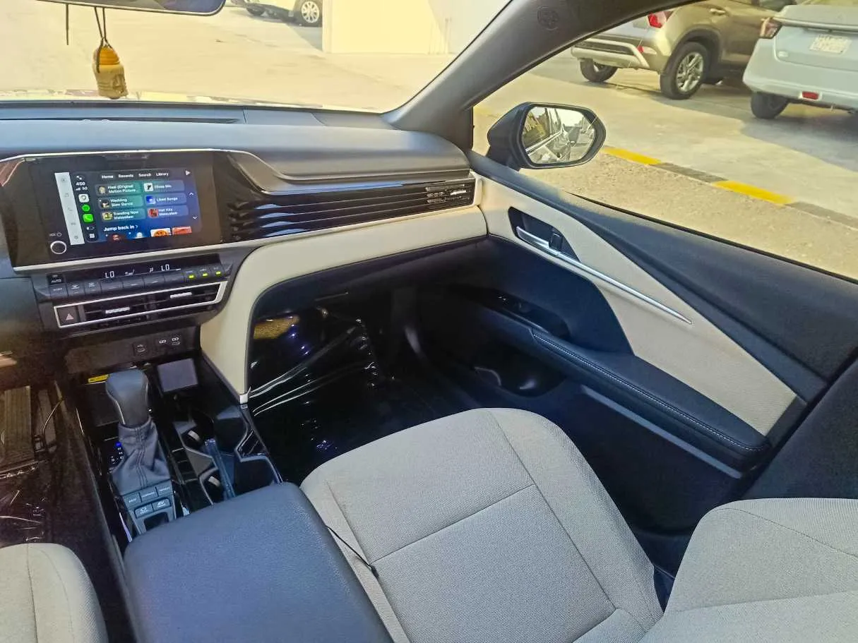 Car image 25