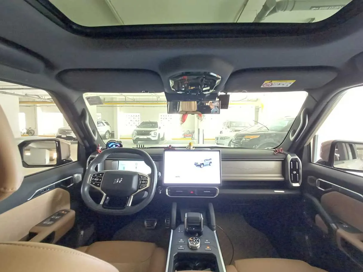 Car image 15