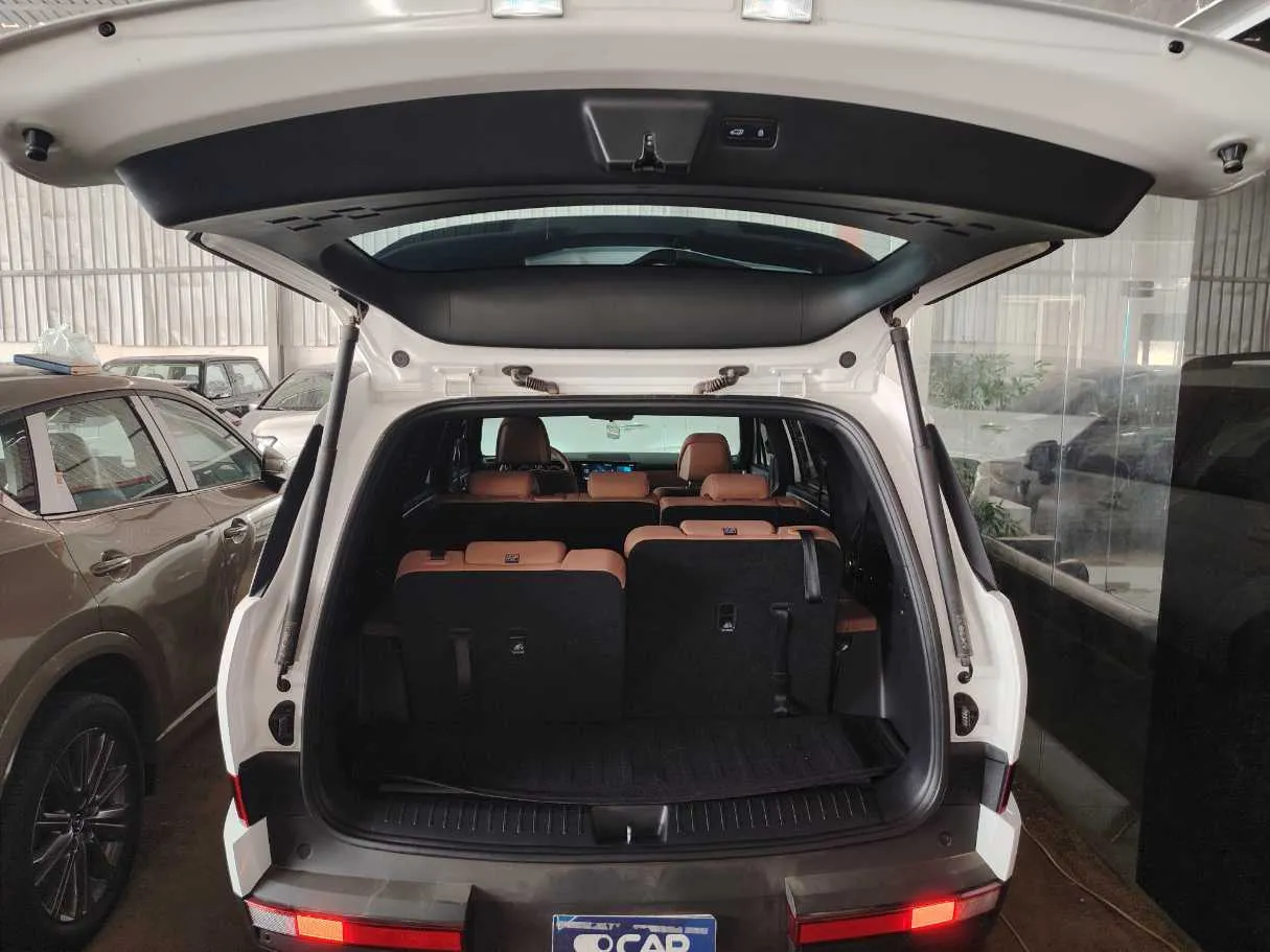 Car image 29