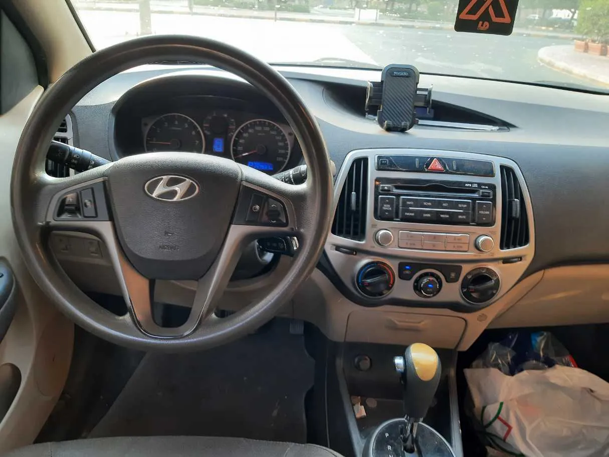 Car image 18