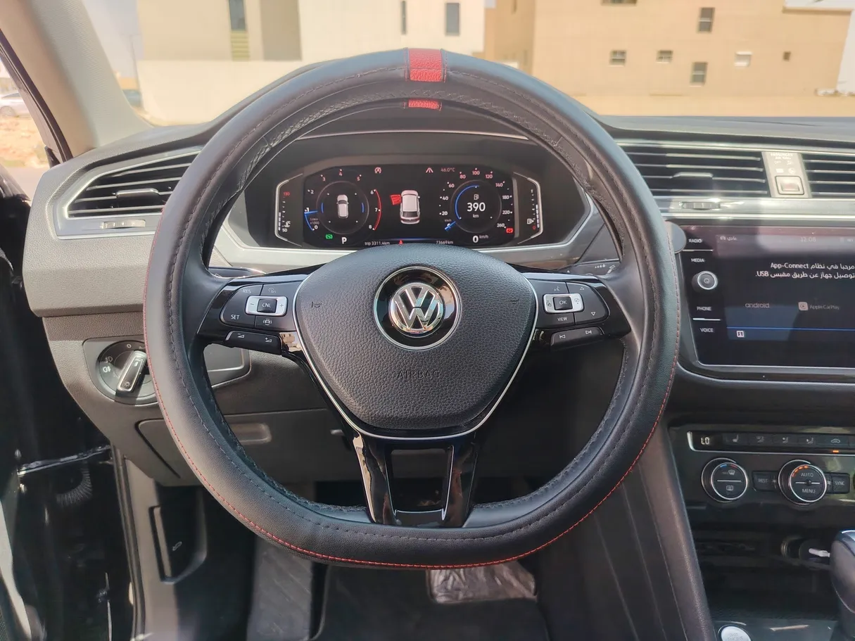 Car image 23