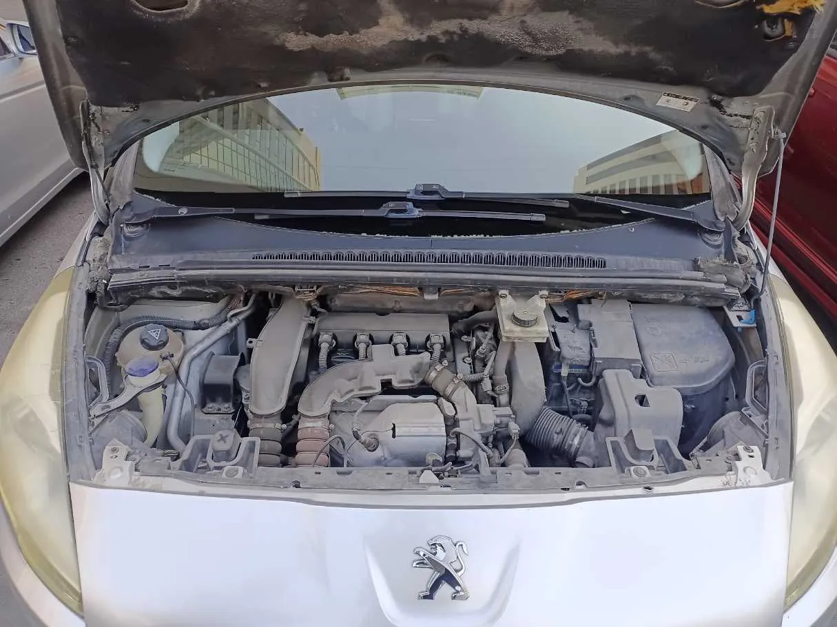 Car image 19