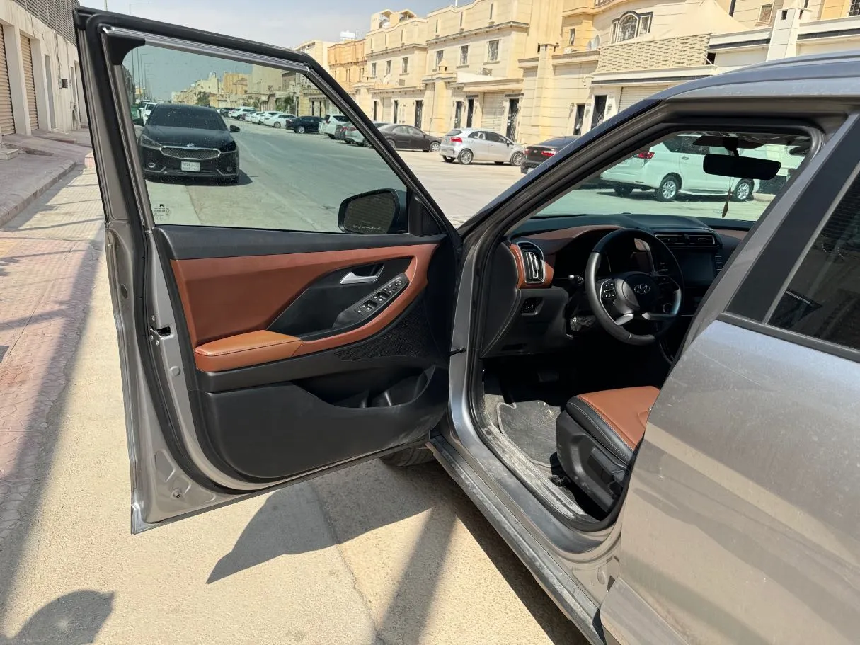 Car image 8