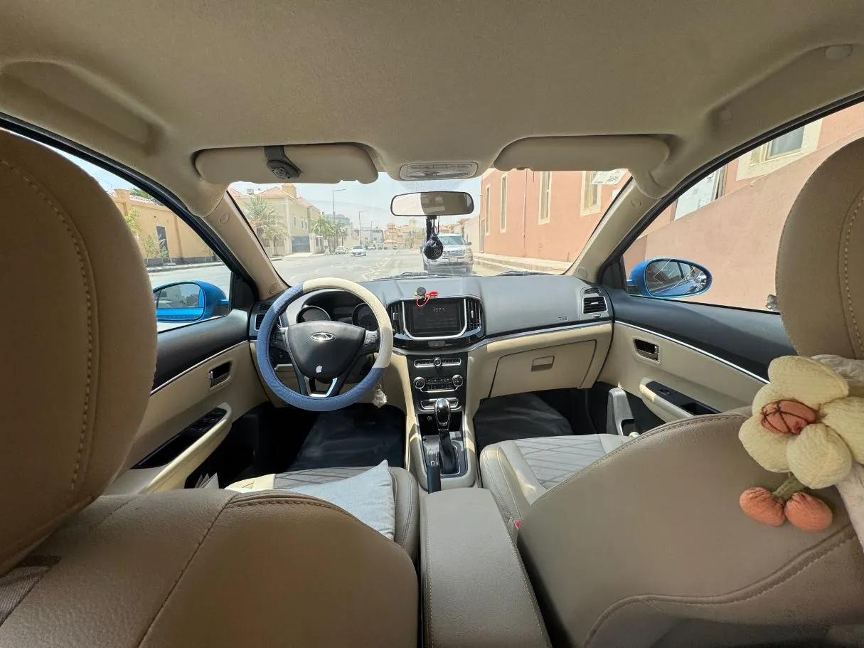 Car image 14