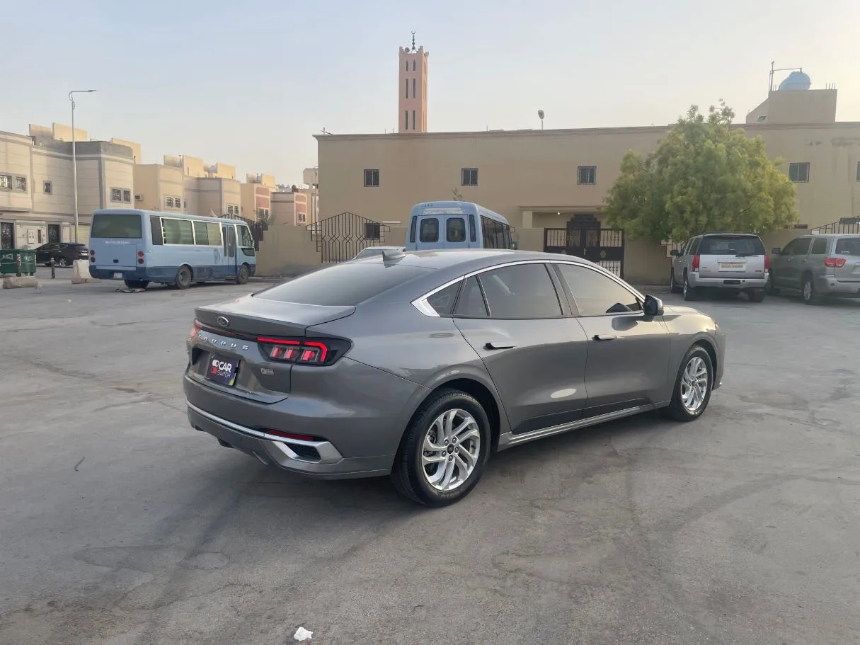 Car image 5