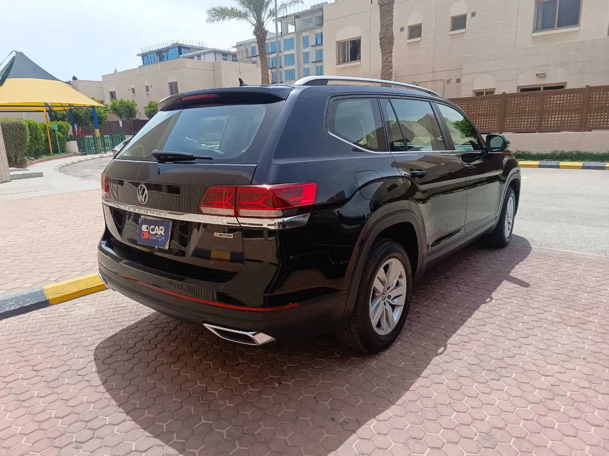 Car image 5