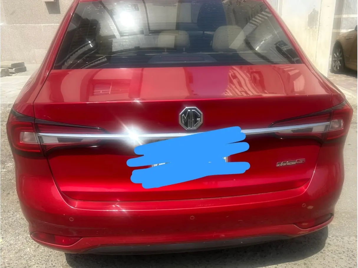 Car image 4