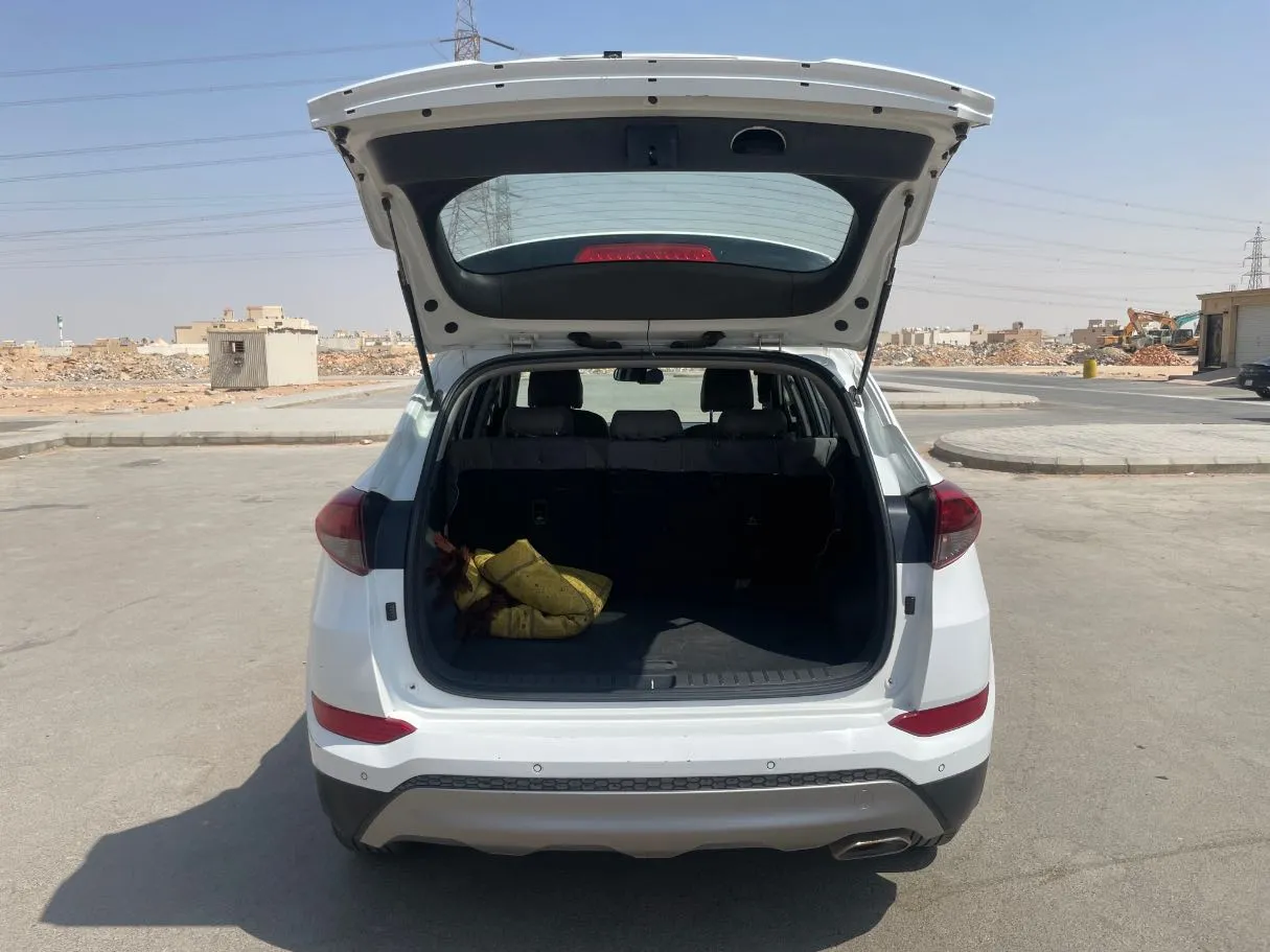 Car image 22