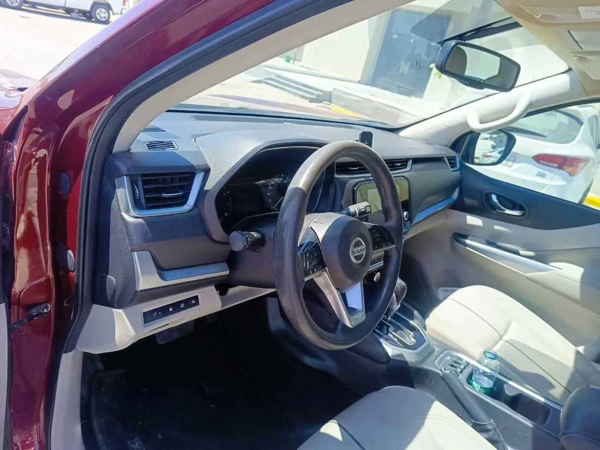 Car image 14