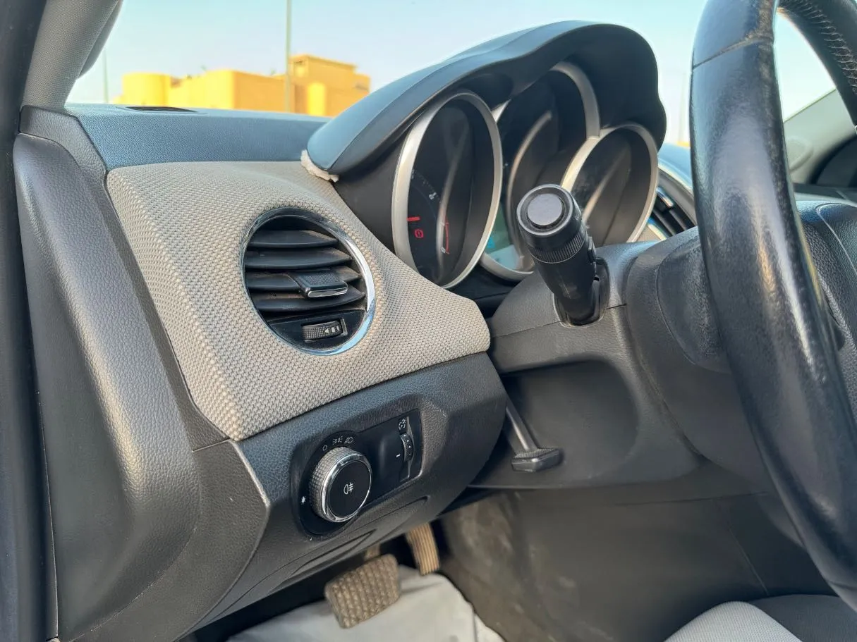 Car image 25