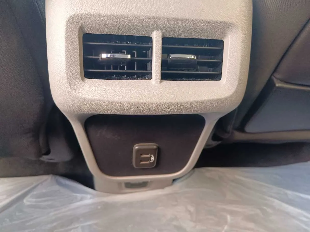 Car image 29