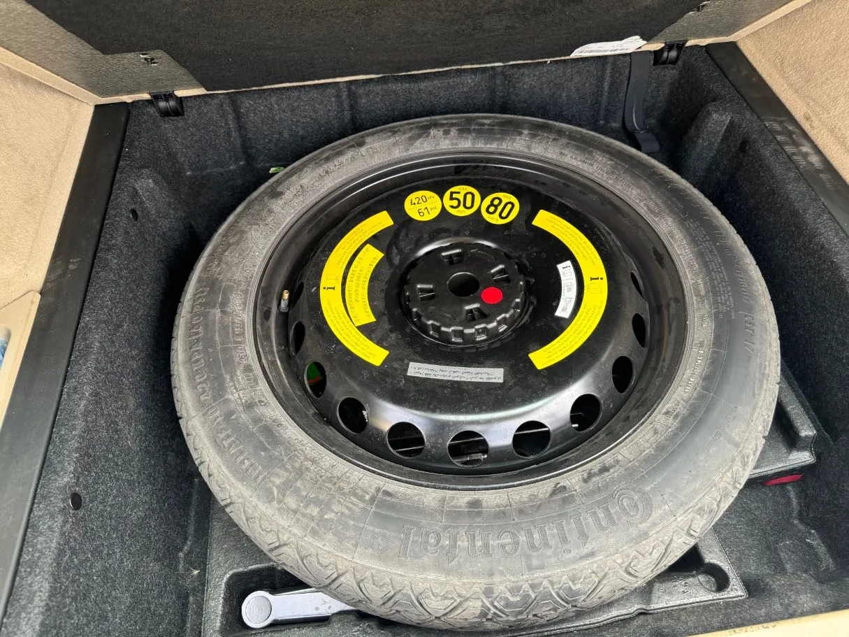Car image 24