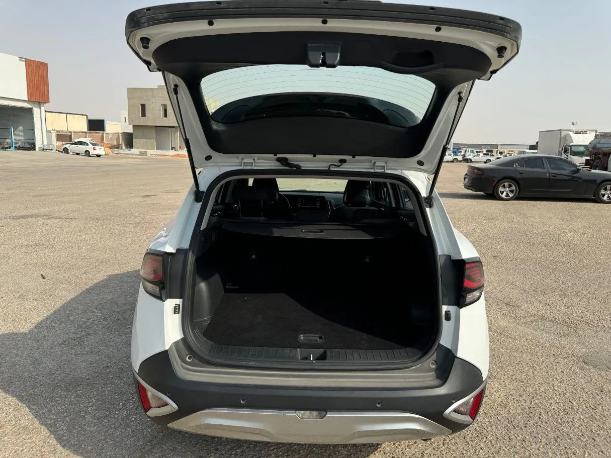 Car image 20
