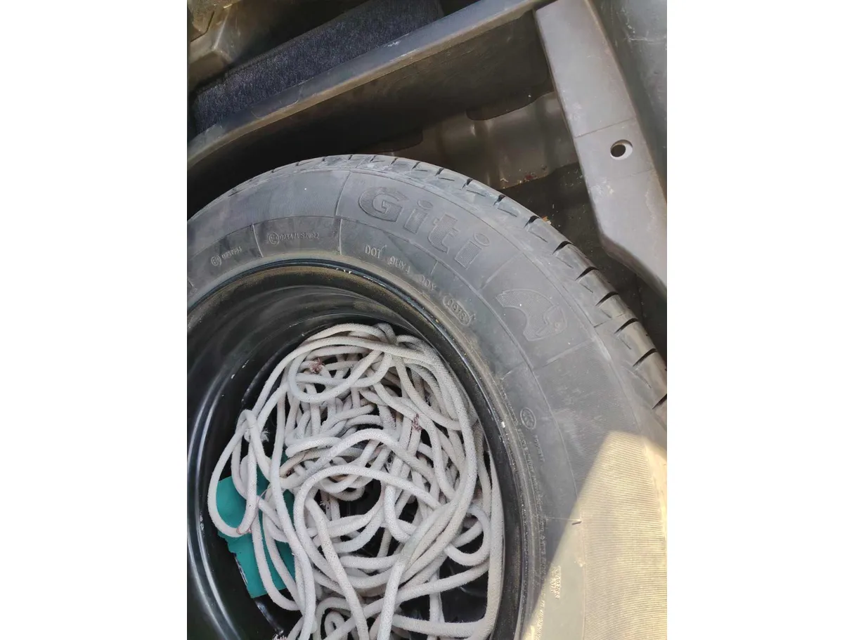 Car image 26
