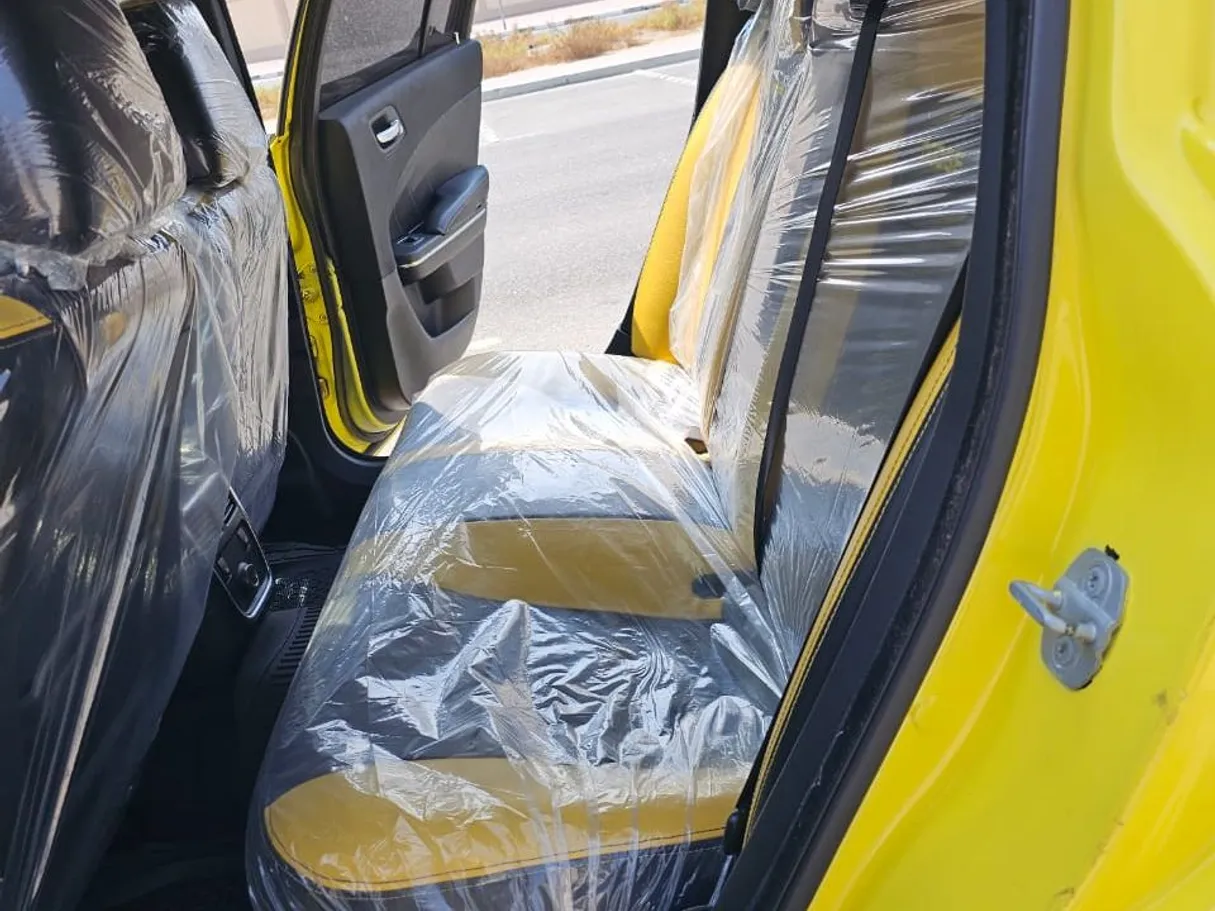 Car image 10