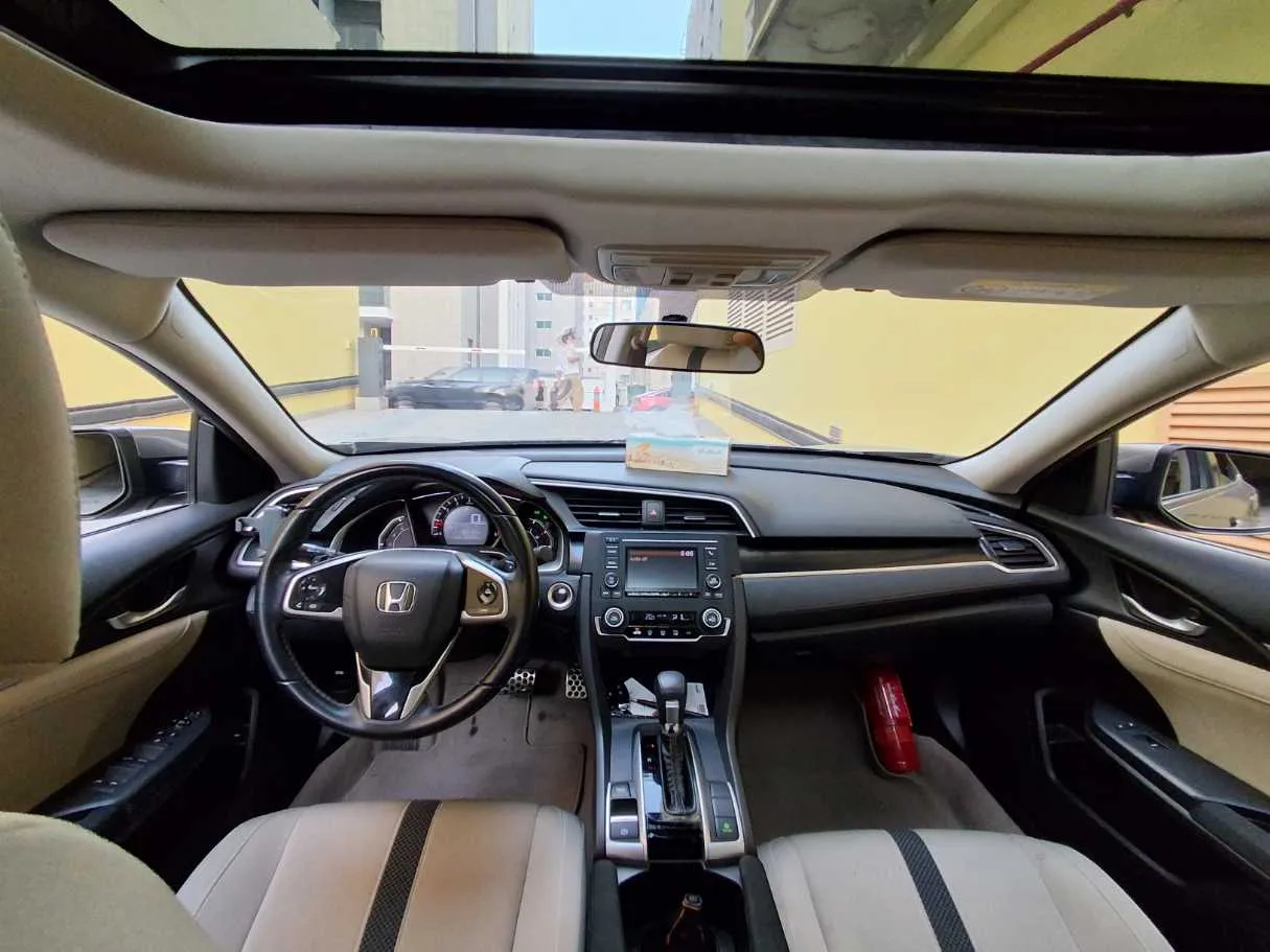 Car image 14