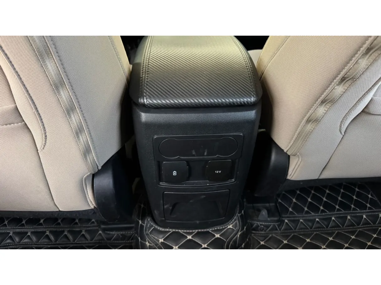 Car image 25