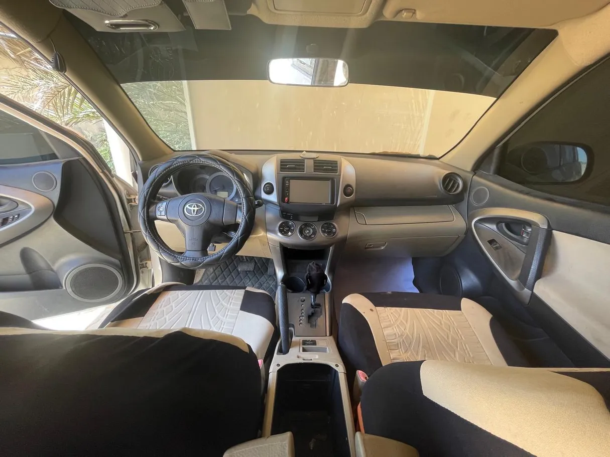Car image 8