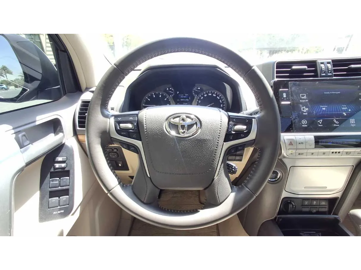 Car image 18