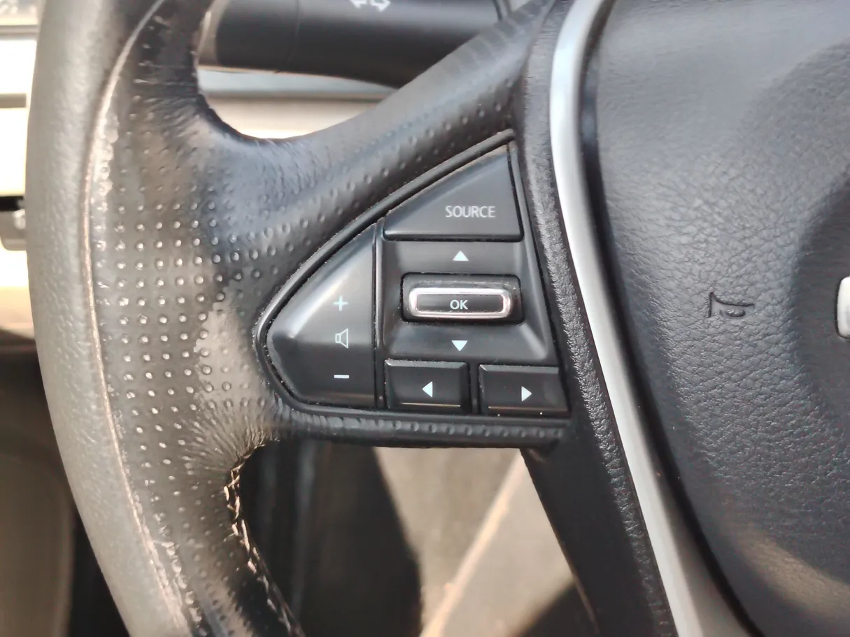 Car image 25