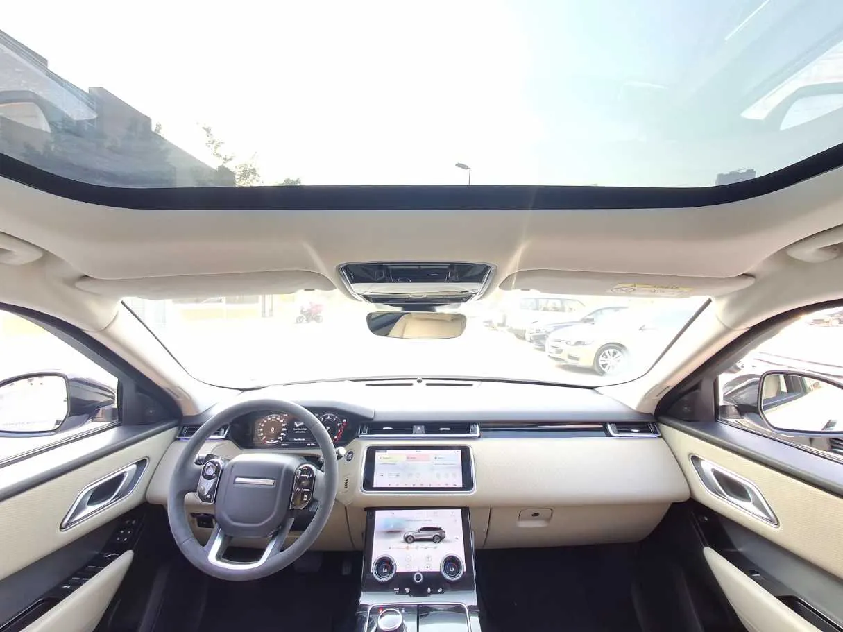 Car image 15