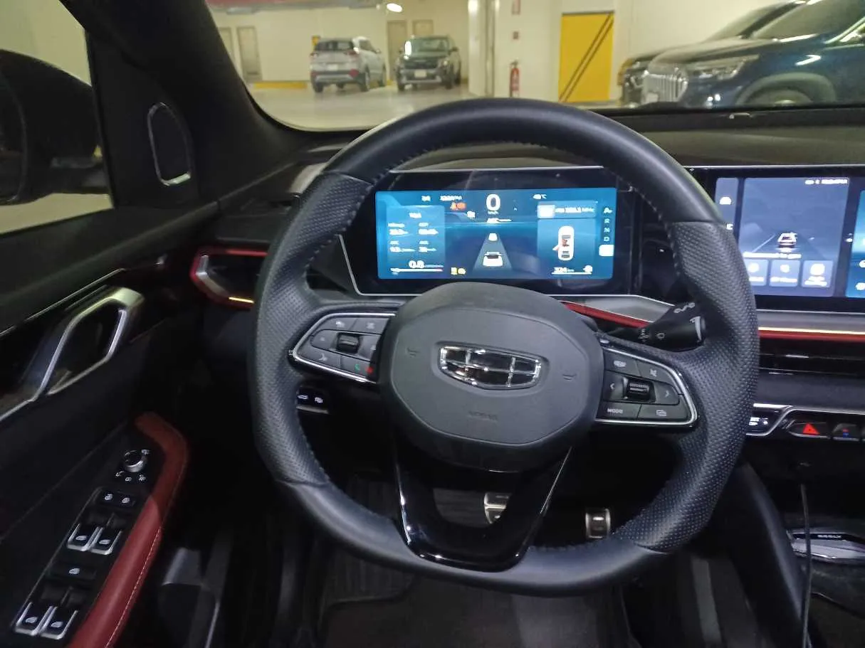 Car image 15