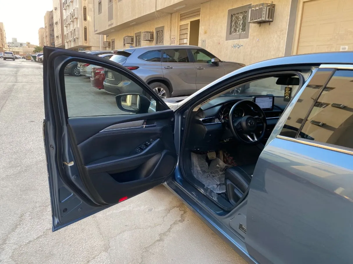 Car image 10